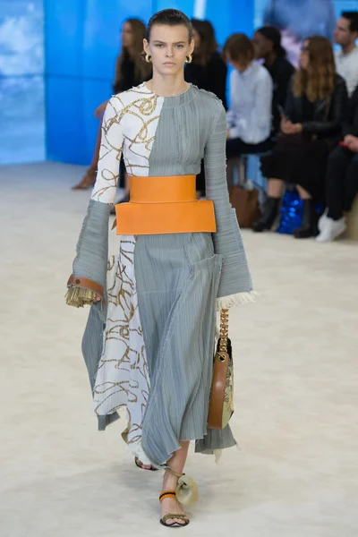 Look 32